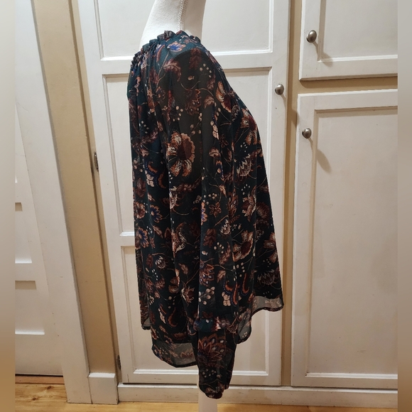 Kayleigh Brynlee Hardware Blouse NWT - Picture 8 of 14